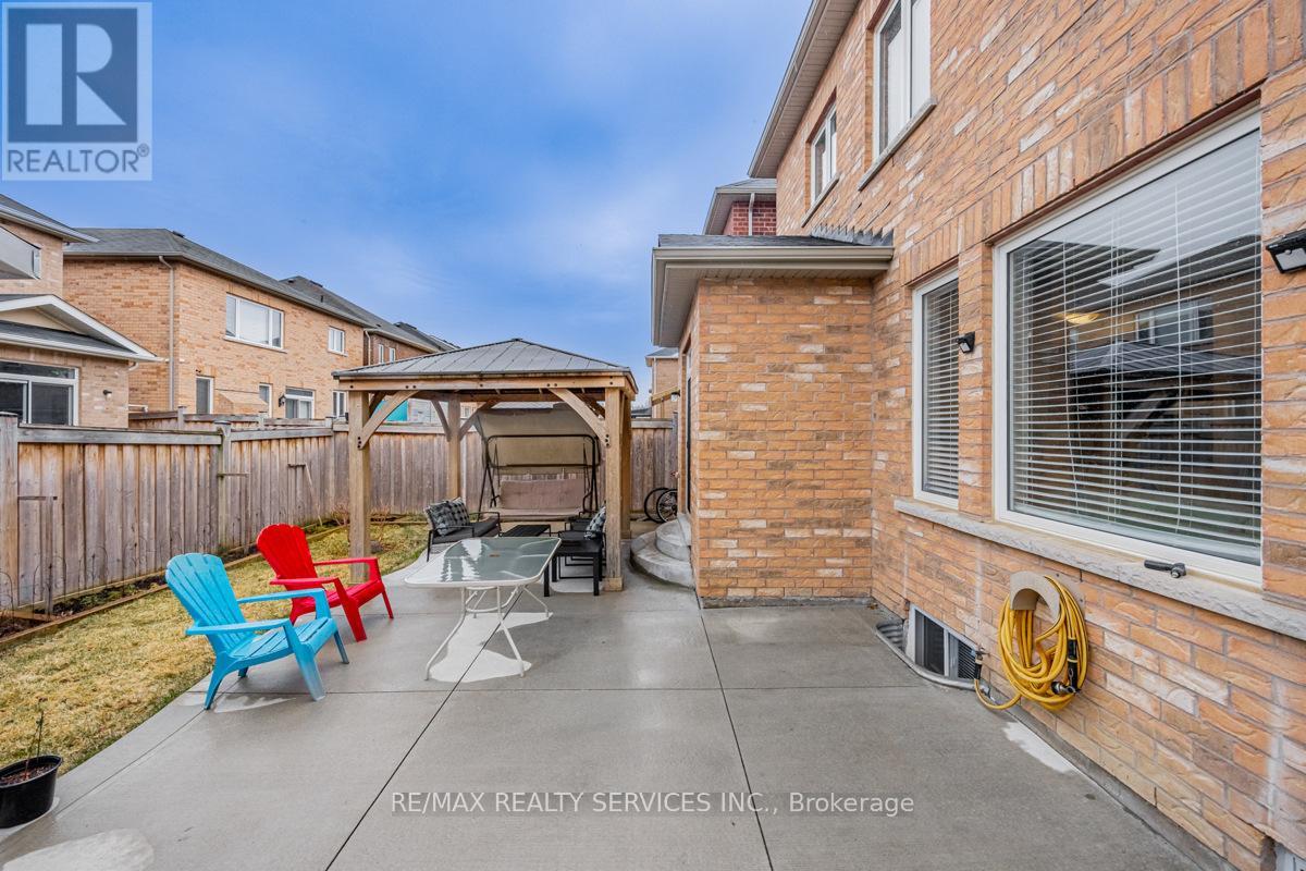 71 Humberstone Crescent, Brampton, Ontario  L7A 4C1 - Photo 12 - W12483044