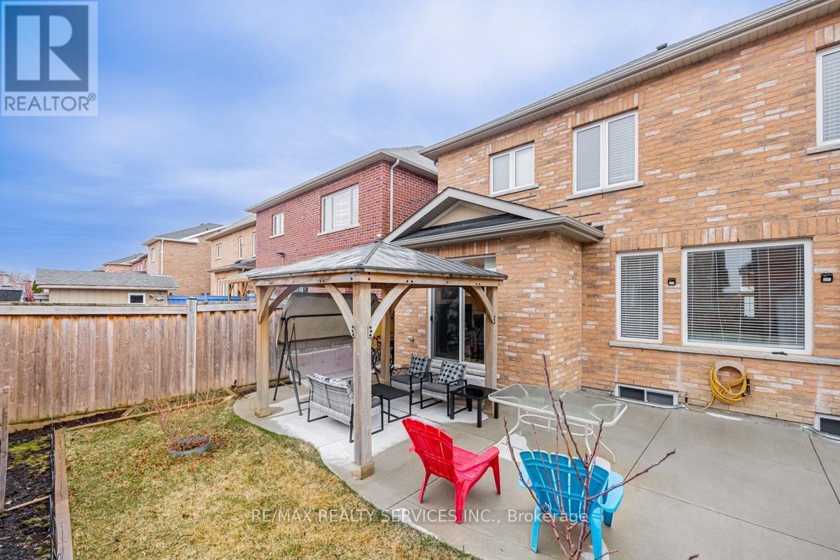 71 Humberstone Crescent, Brampton, Ontario  L7A 4C1 - Photo 13 - W12483044