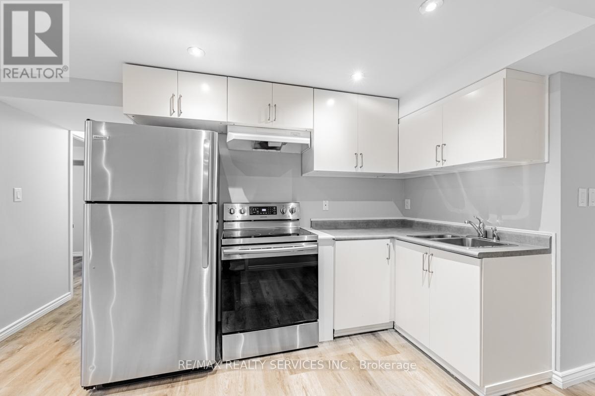 71 Humberstone Crescent, Brampton, Ontario  L7A 4C1 - Photo 6 - W12483044