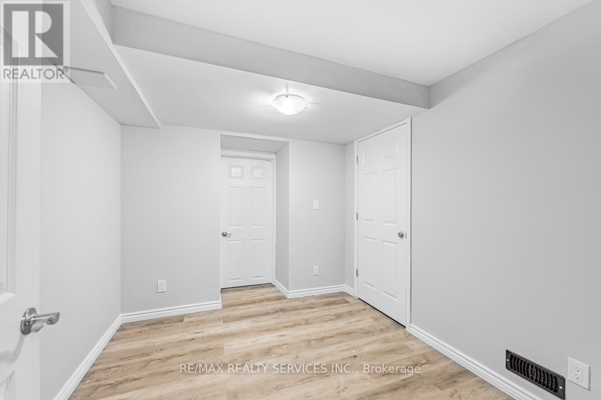 71 Humberstone Crescent, Brampton, Ontario  L7A 4C1 - Photo 7 - W12483044