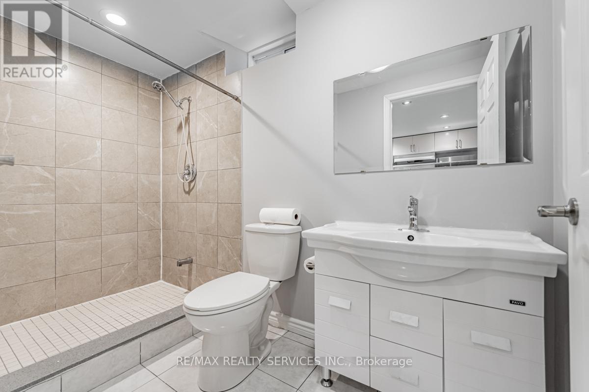 71 Humberstone Crescent, Brampton, Ontario  L7A 4C1 - Photo 8 - W12483044