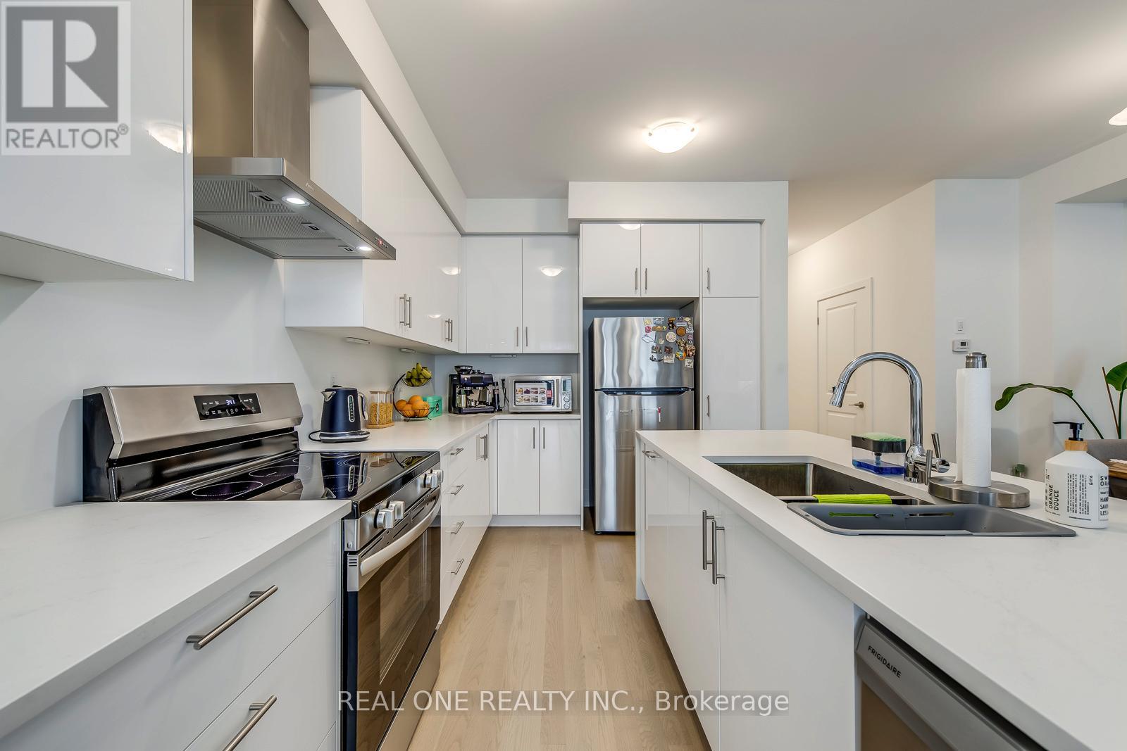 3054 Harvard Gardens, Oakville, Ontario  L6H 8B8 - Photo 13 - W12483045