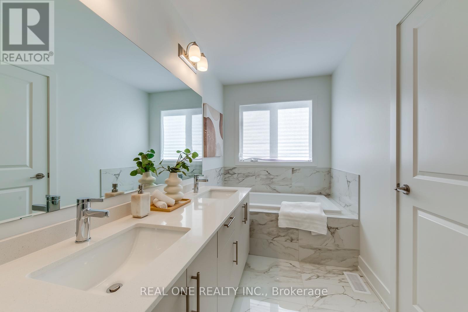 3054 Harvard Gardens, Oakville, Ontario  L6H 8B8 - Photo 35 - W12483045