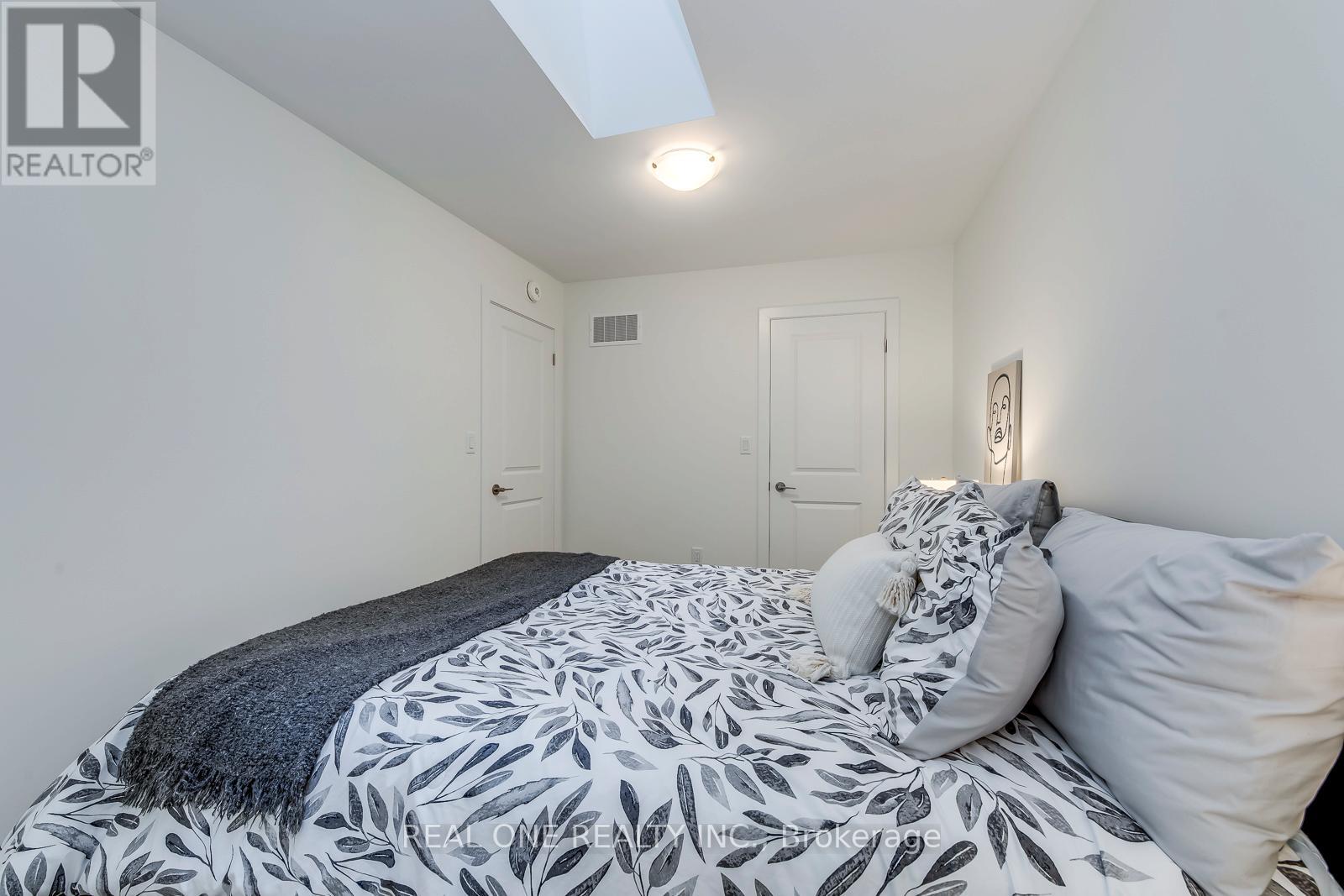 3054 Harvard Gardens, Oakville, Ontario  L6H 8B8 - Photo 38 - W12483045