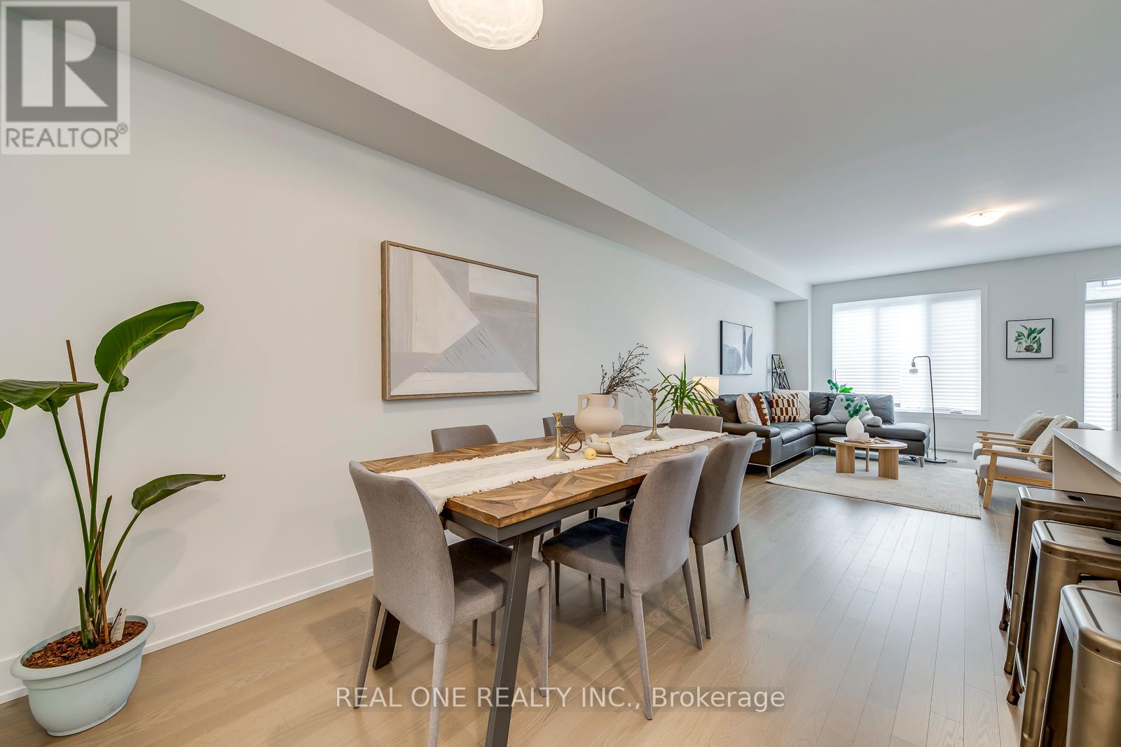3054 Harvard Gardens, Oakville, Ontario  L6H 8B8 - Photo 6 - W12483045