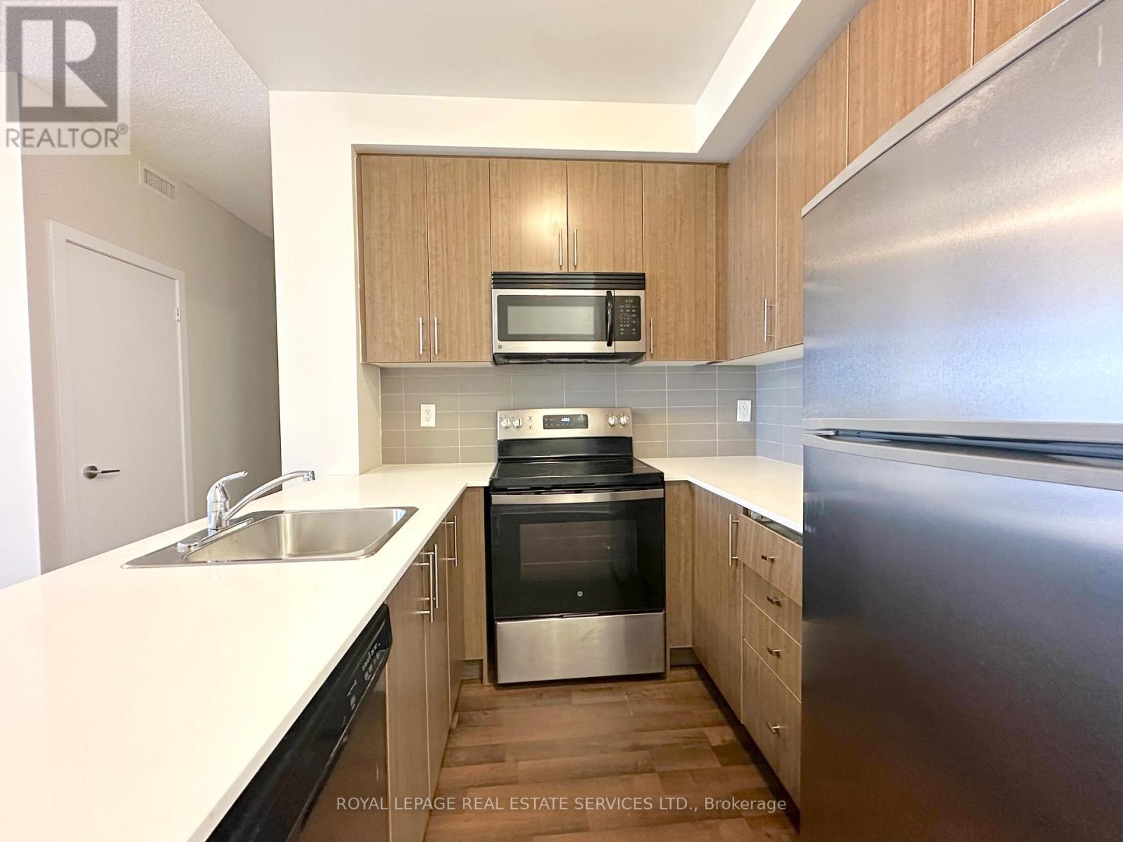 1610 - 188 Clark Boulevard, Brampton, Ontario  L6T 0J2 - Photo 2 - W12483056