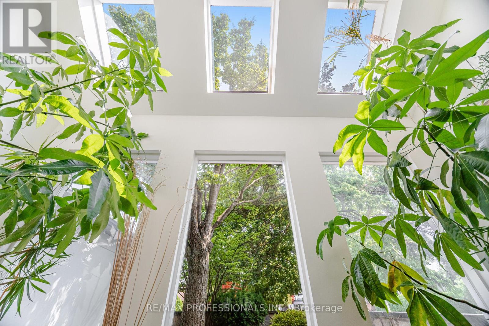 2357 Kenbarb Road, Mississauga, Ontario  L5B 2E9 - Photo 8 - W12483070