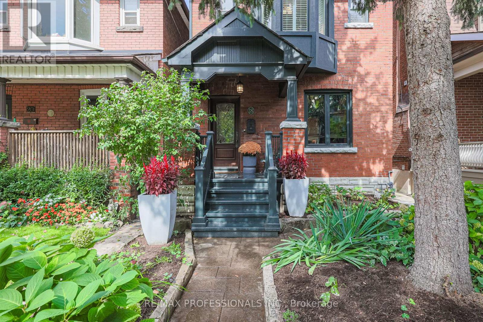 18 CONSTANCE STREET, Toronto, Ontario