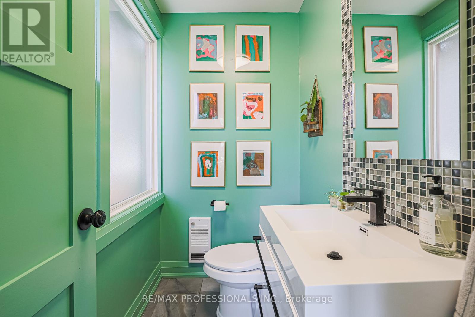 18 Constance Street, Toronto, Ontario  M6R 1S4 - Photo 12 - W12483092