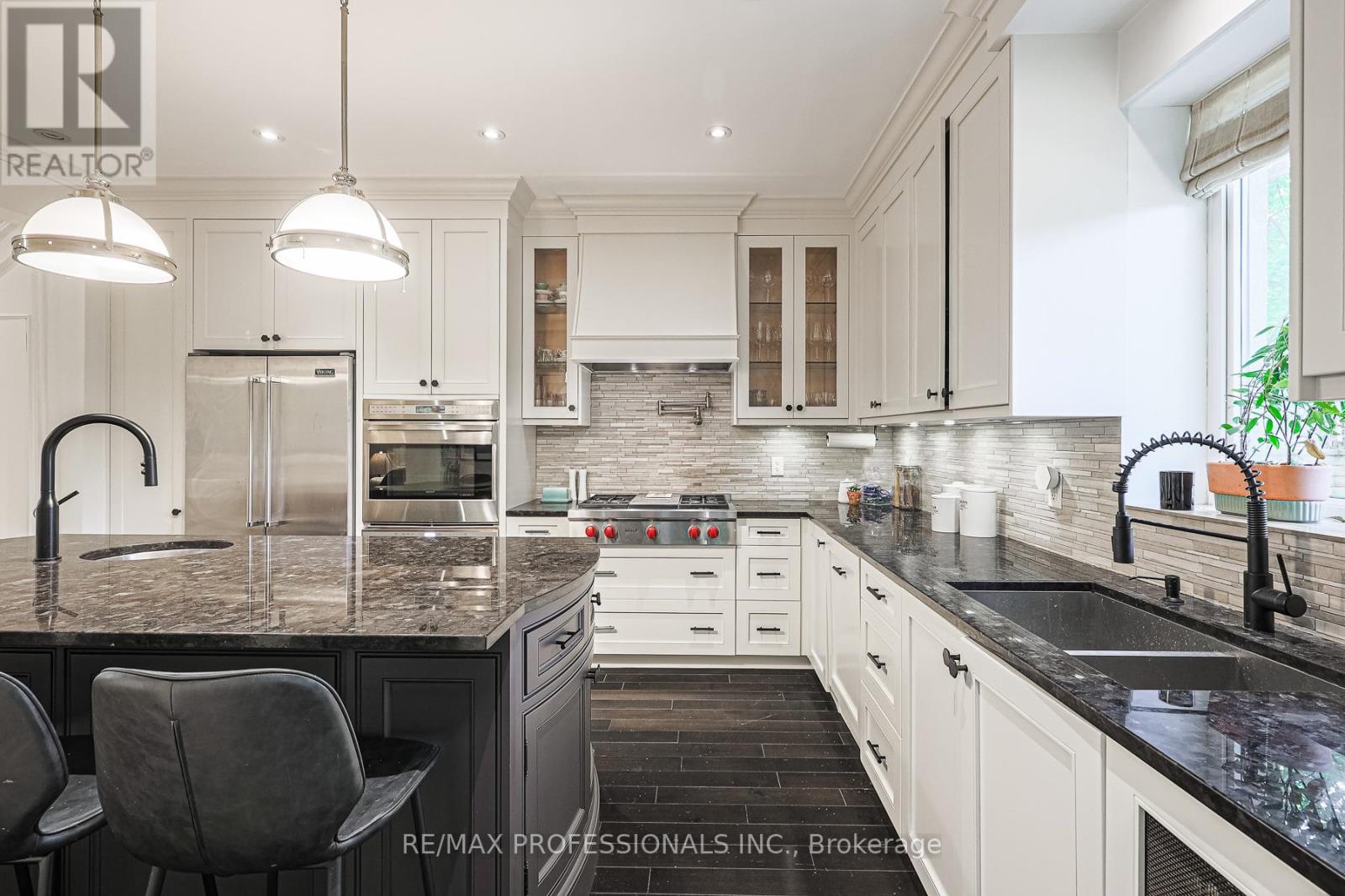 18 Constance Street, Toronto, Ontario  M6R 1S4 - Photo 6 - W12483092