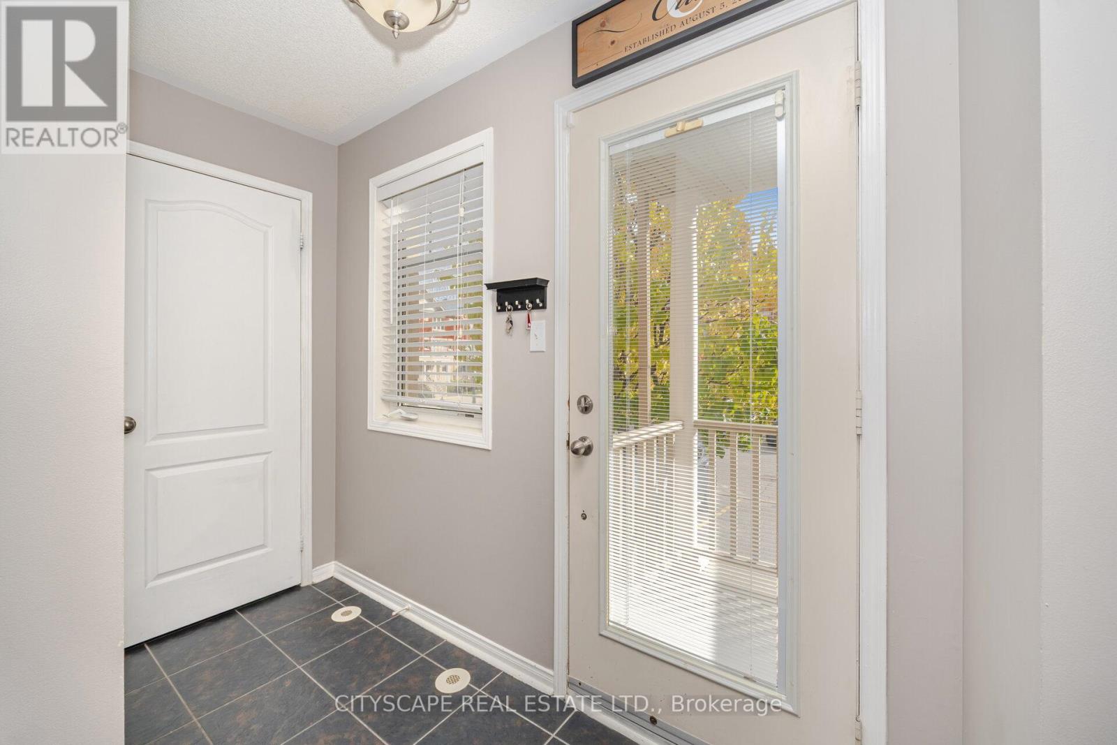 14 - 5050 Intrepid Drive, Mississauga, Ontario  L5M 0E5 - Photo 3 - W12483109