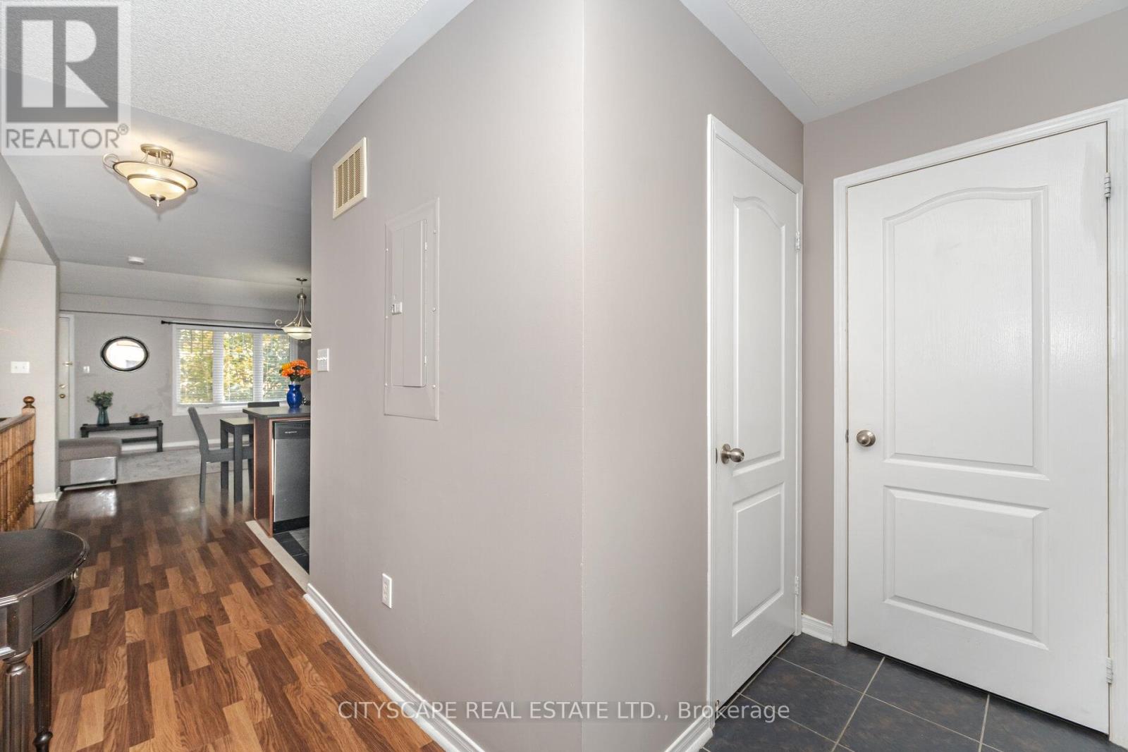 14 - 5050 Intrepid Drive, Mississauga, Ontario  L5M 0E5 - Photo 4 - W12483109