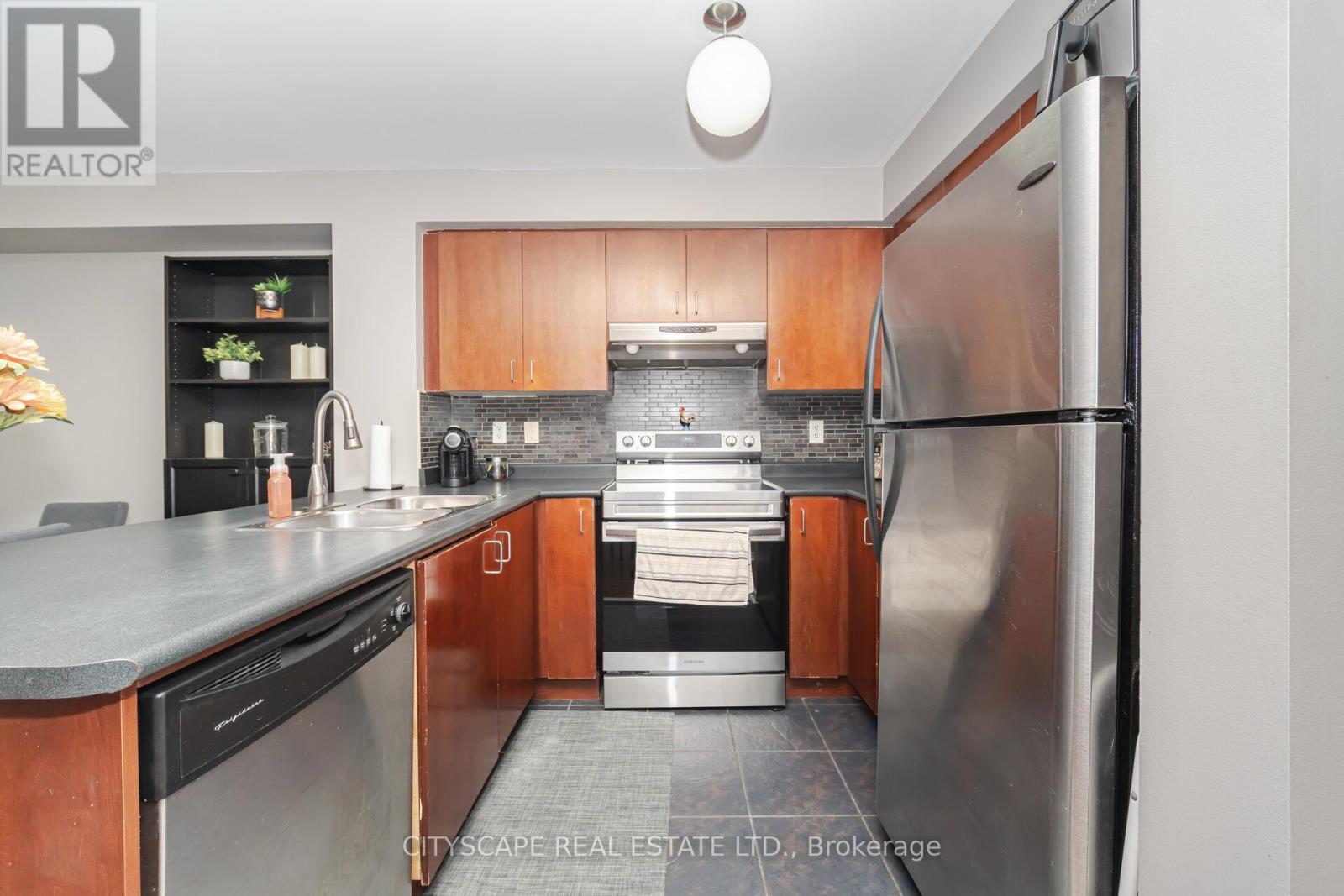 14 - 5050 Intrepid Drive, Mississauga, Ontario  L5M 0E5 - Photo 6 - W12483109