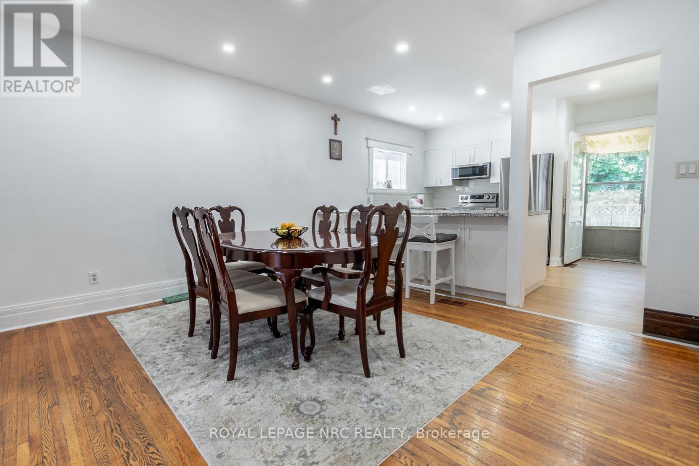 105 Lake Street, St. Catharines (Downtown), Ontario  L2R 5X7 - Photo 11 - X12483117