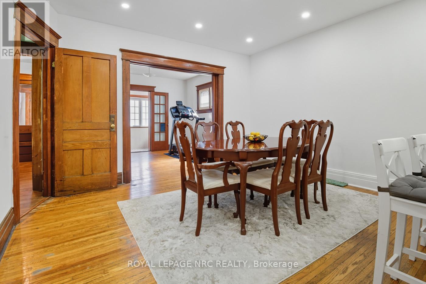 105 Lake Street, St. Catharines (Downtown), Ontario  L2R 5X7 - Photo 12 - X12483117