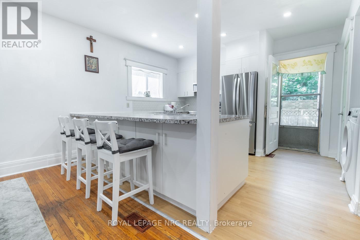 105 Lake Street, St. Catharines (Downtown), Ontario  L2R 5X7 - Photo 13 - X12483117