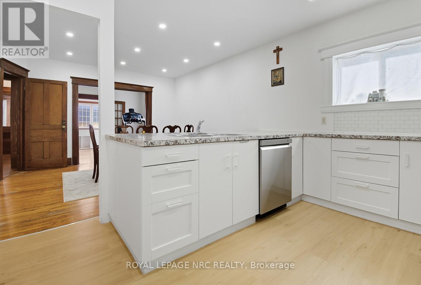 105 Lake Street, St. Catharines (Downtown), Ontario  L2R 5X7 - Photo 16 - X12483117