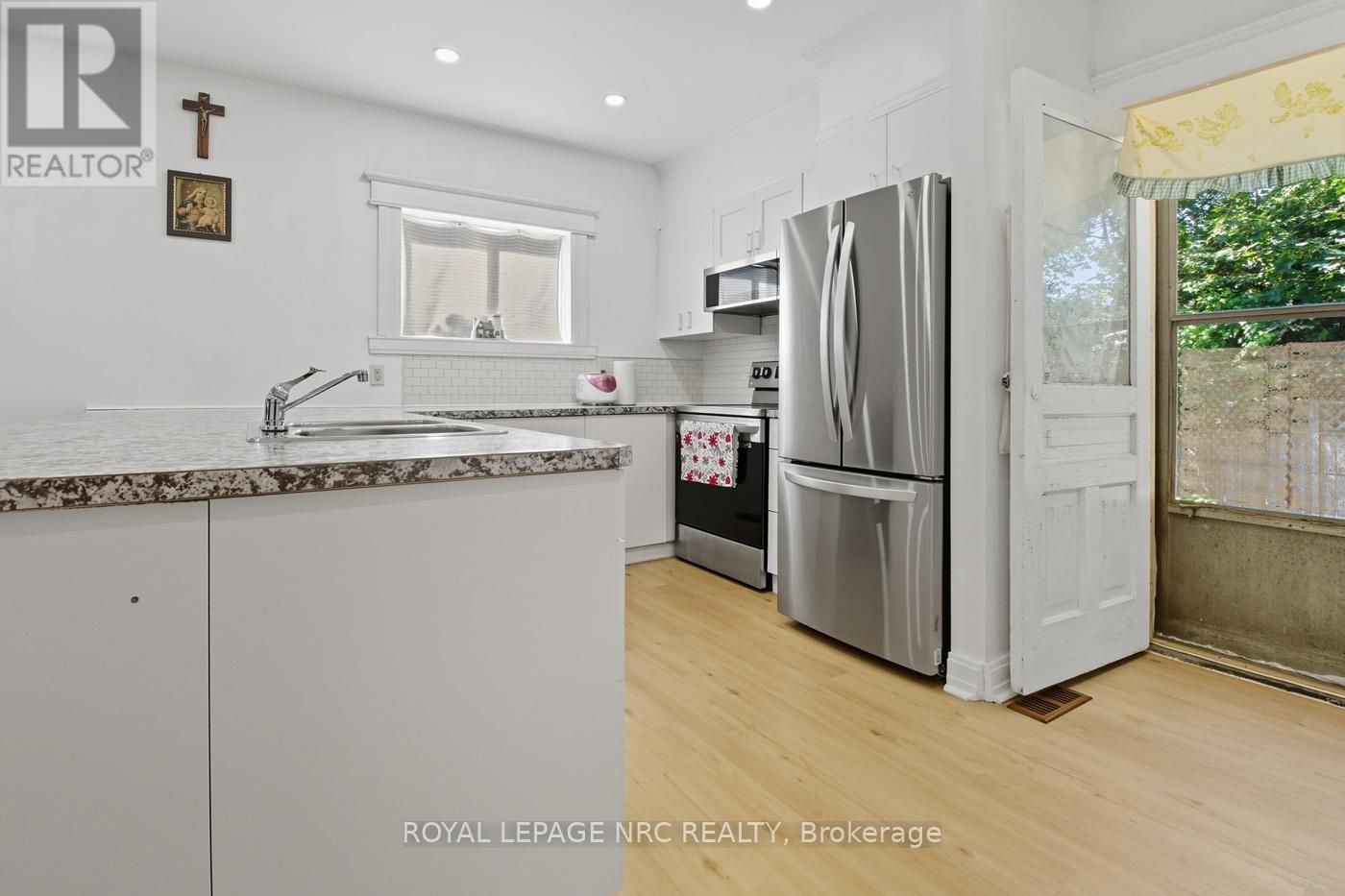 105 Lake Street, St. Catharines (Downtown), Ontario  L2R 5X7 - Photo 18 - X12483117