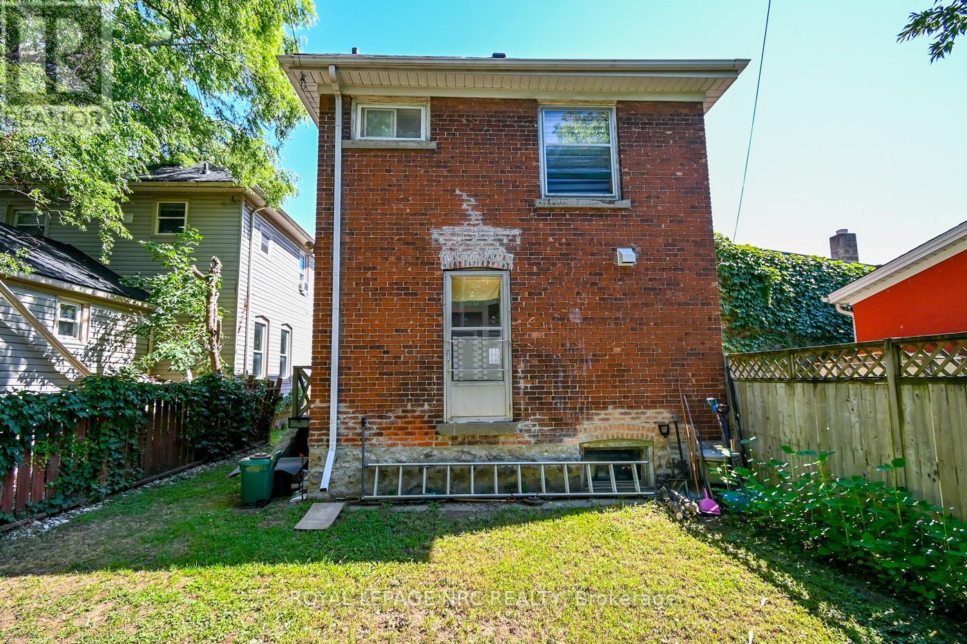 105 Lake Street, St. Catharines (Downtown), Ontario  L2R 5X7 - Photo 6 - X12483117