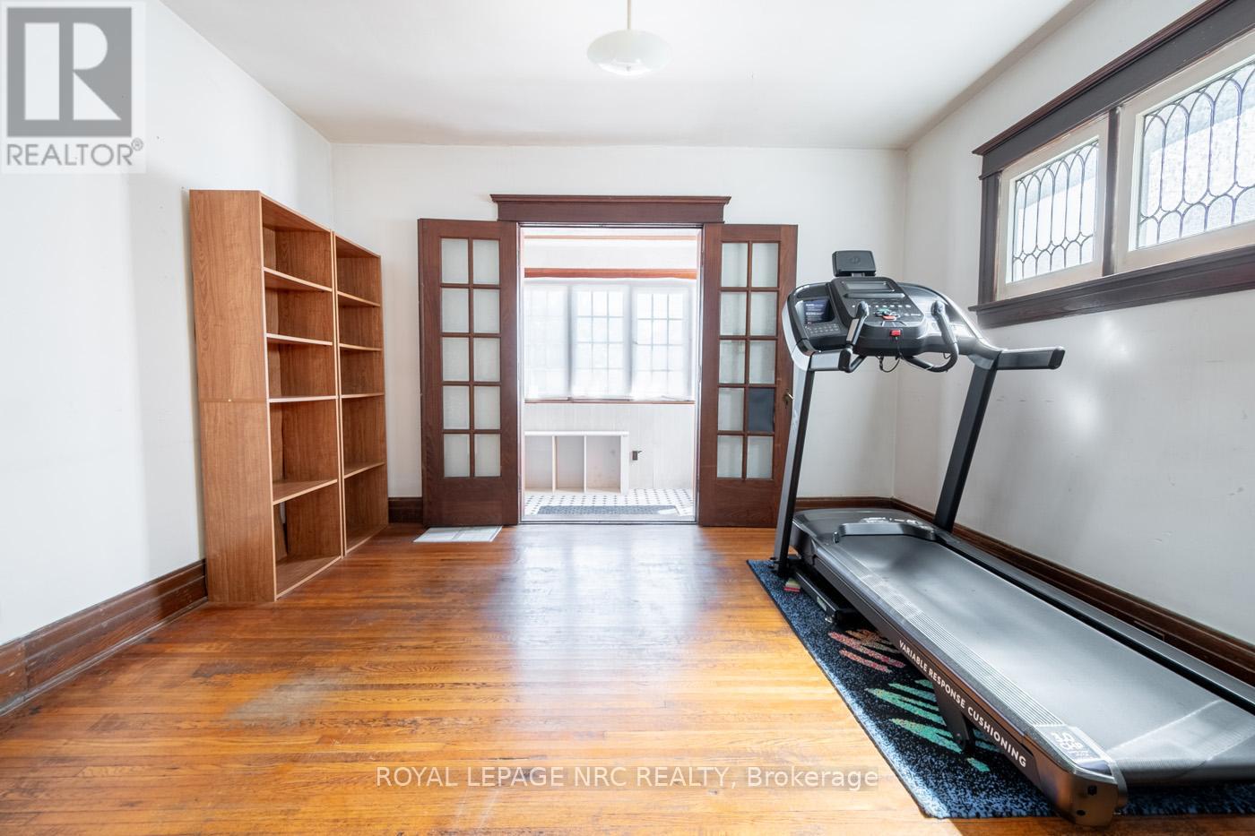 105 Lake Street, St. Catharines (Downtown), Ontario  L2R 5X7 - Photo 9 - X12483117