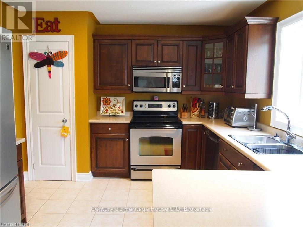 414 Jordyn Drive, Fort Erie, Ontario  L2A 6T6 - Photo 11 - X12483175