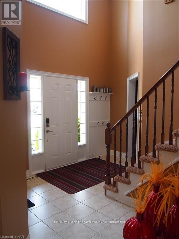 414 Jordyn Drive, Fort Erie, Ontario  L2A 6T6 - Photo 2 - X12483175