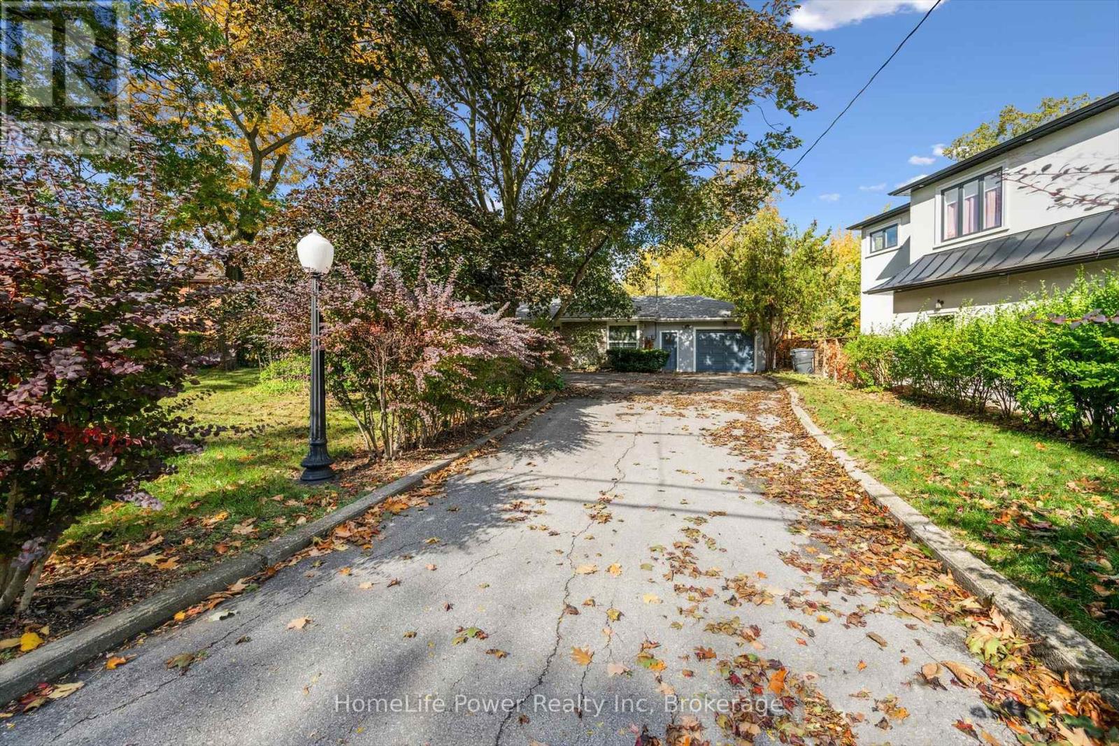 2085 Fowler Court, Mississauga, Ontario  L5K 1B7 - Photo 4 - W12483205