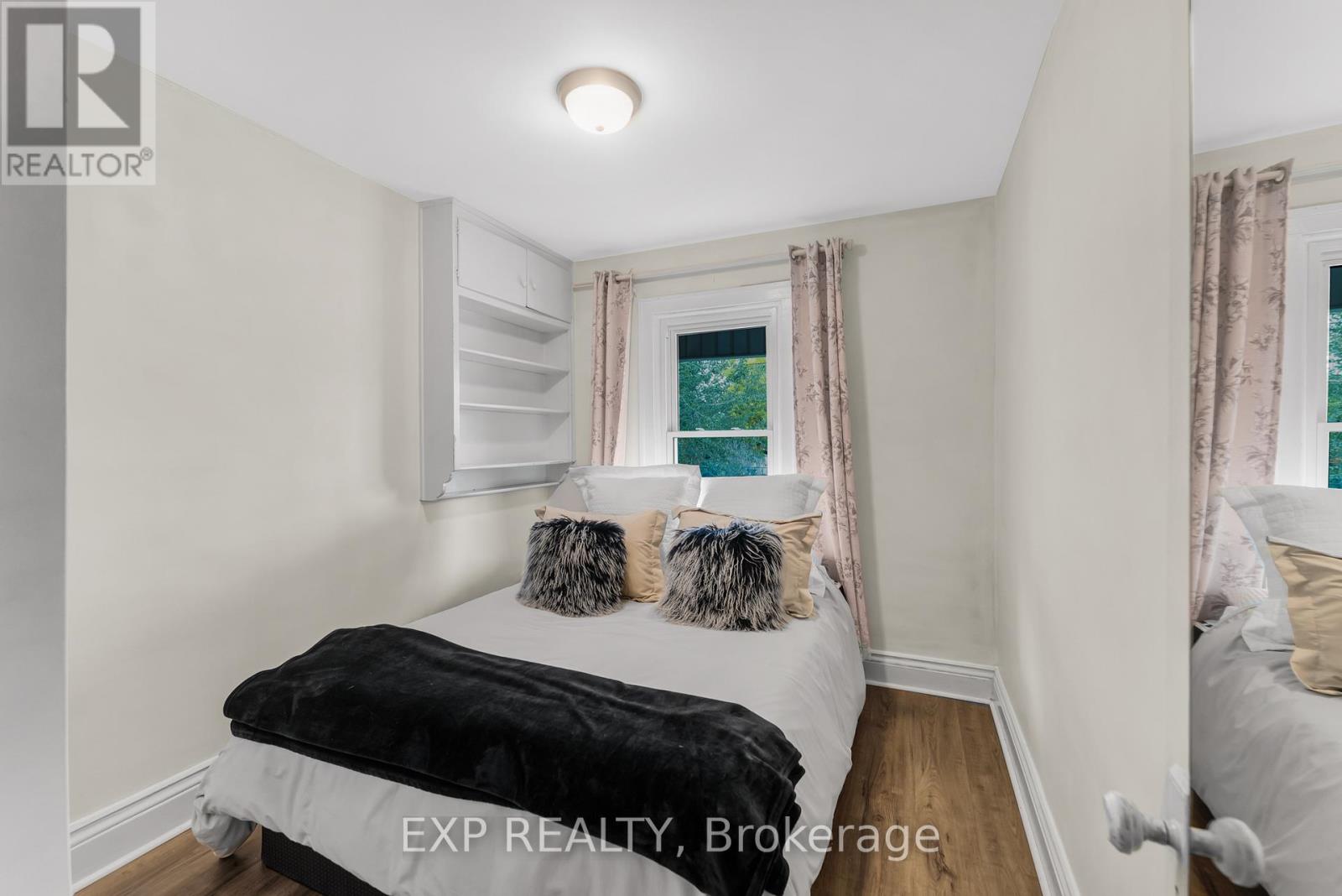 118 Mountville Avenue, Hamilton, Ontario  L9A 1E4 - Photo 12 - X12483055