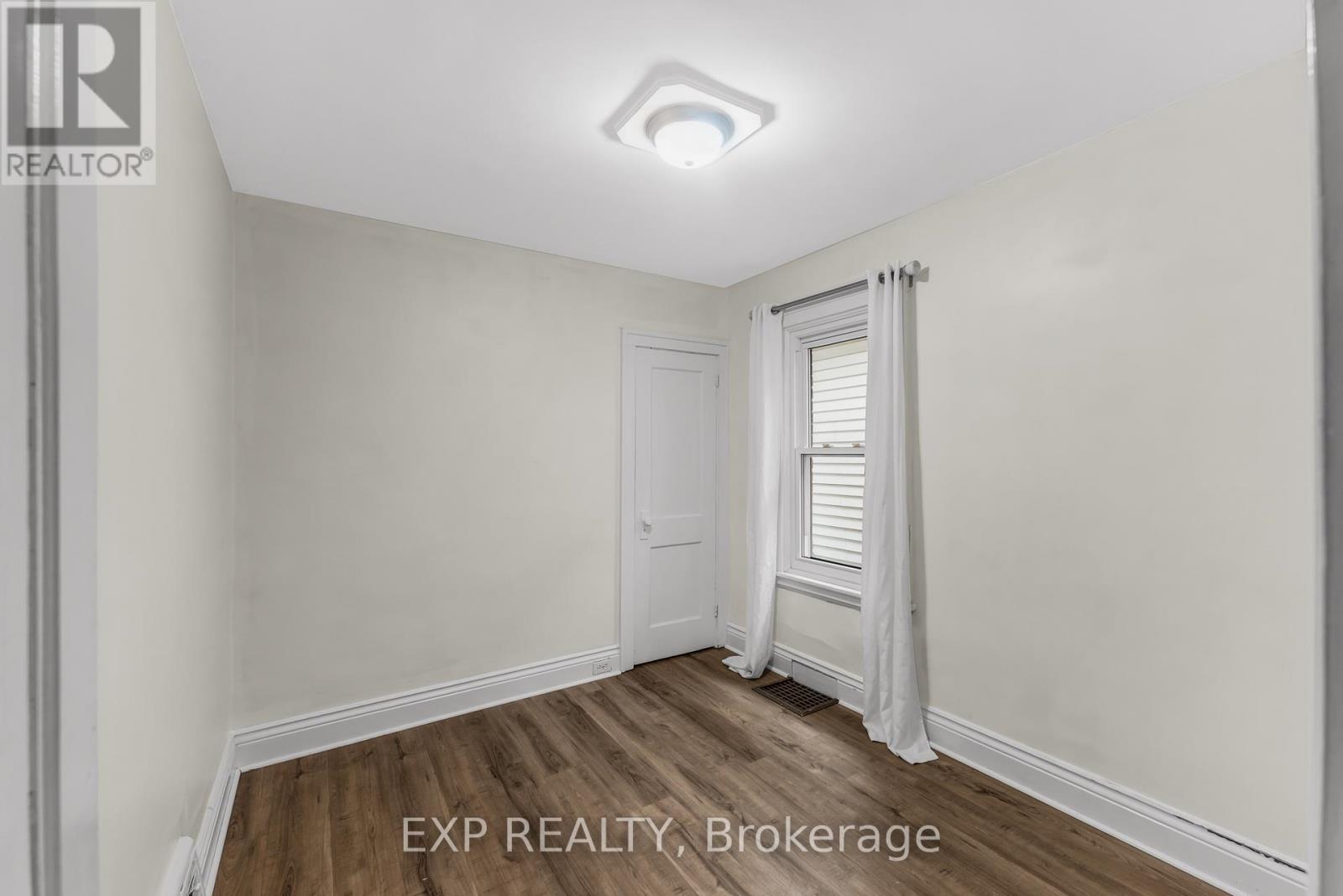118 Mountville Avenue, Hamilton, Ontario  L9A 1E4 - Photo 15 - X12483055