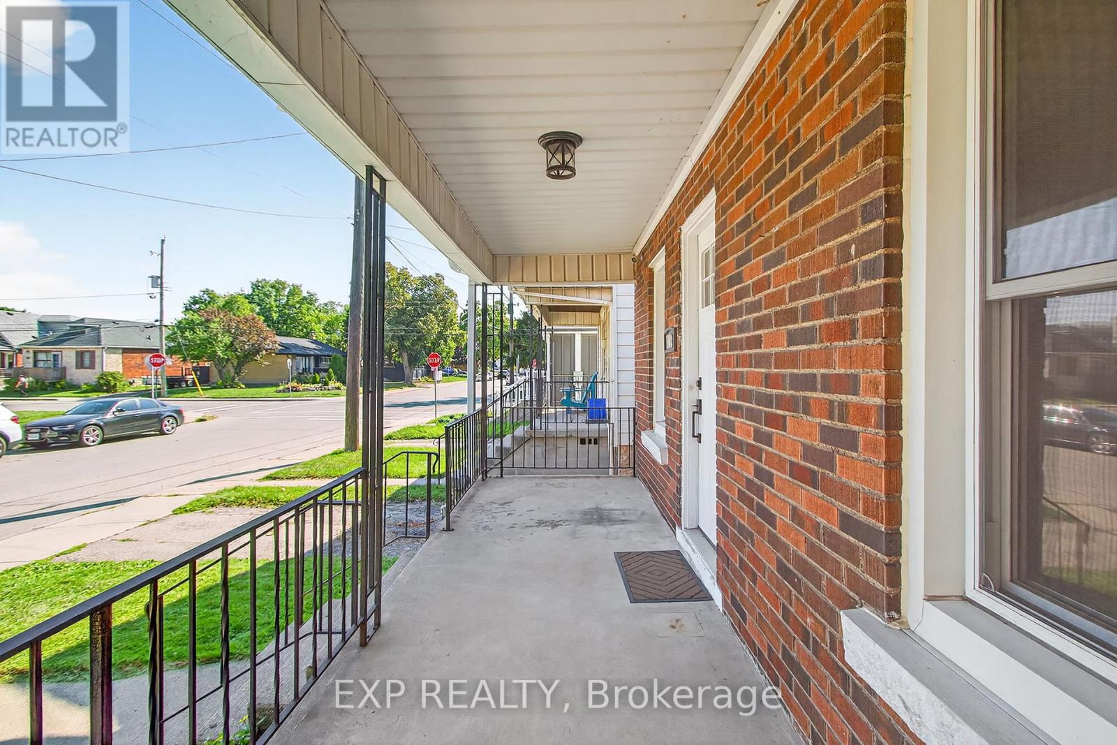 118 Mountville Avenue, Hamilton, Ontario  L9A 1E4 - Photo 2 - X12483055