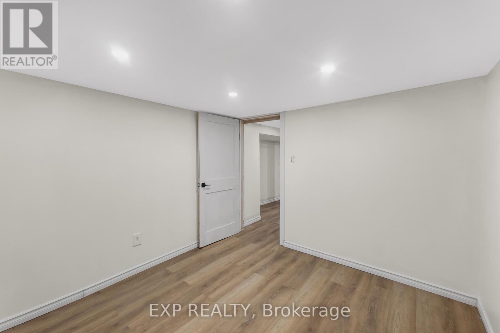 118 Mountville Avenue, Hamilton, Ontario  L9A 1E4 - Photo 21 - X12483055
