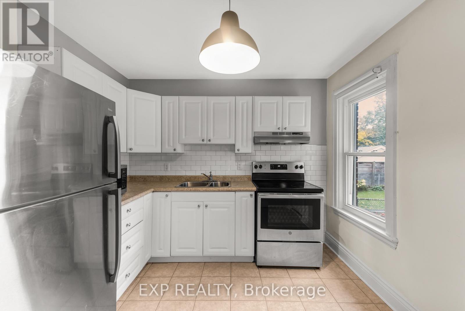 118 Mountville Avenue, Hamilton, Ontario  L9A 1E4 - Photo 7 - X12483055