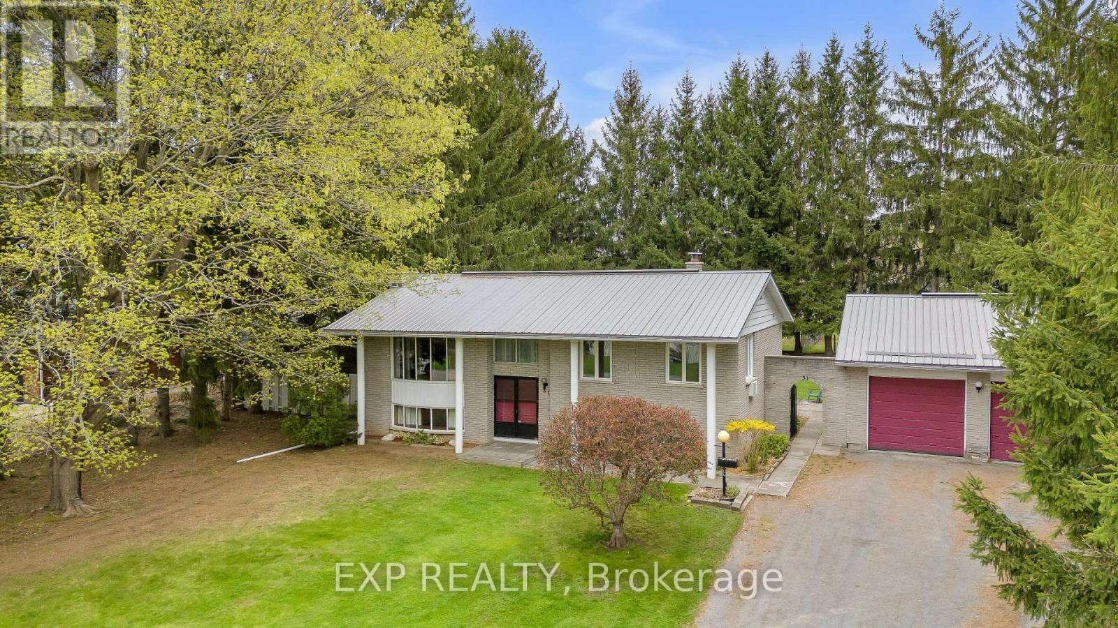 31 Southcrest Drive, Greater Napanee, Ontario K7R 3J9 - Photo 2 - X12449146