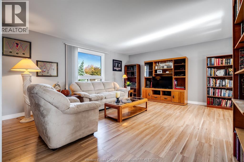 1587 Oakwood, Lakeshore, Ontario  N8L 1C8 - Photo 2 - 25027206