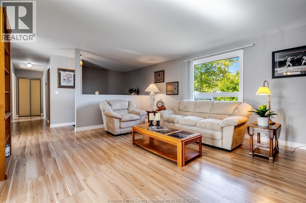 1587 Oakwood, Lakeshore, Ontario  N8L 1C8 - Photo 4 - 25027206