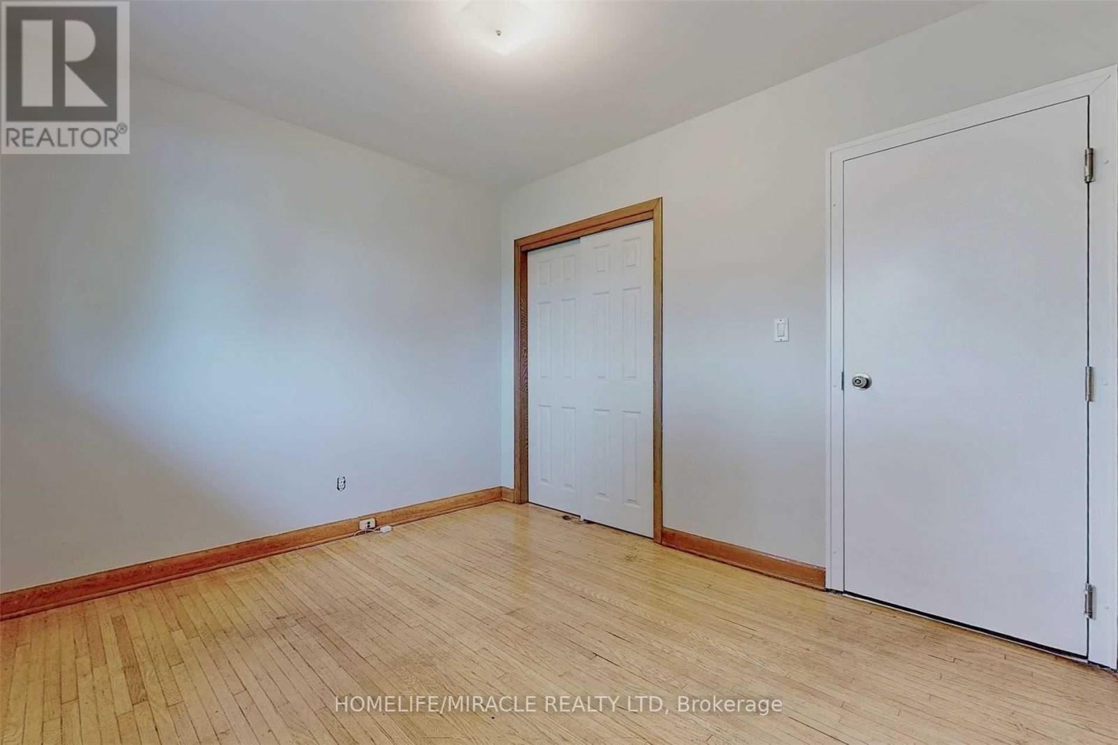 Main - 26 Glengarry Road, St. Catharines, Ontario  L2T 2V2 - Photo 6 - X12441560