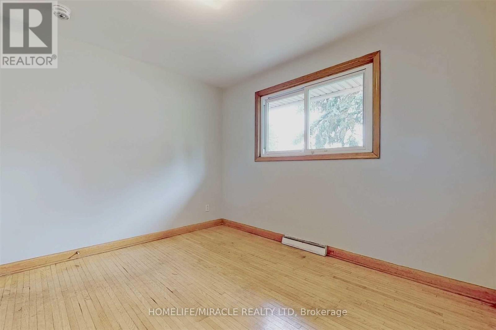 Main - 26 Glengarry Road, St. Catharines, Ontario  L2T 2V2 - Photo 5 - X12441560