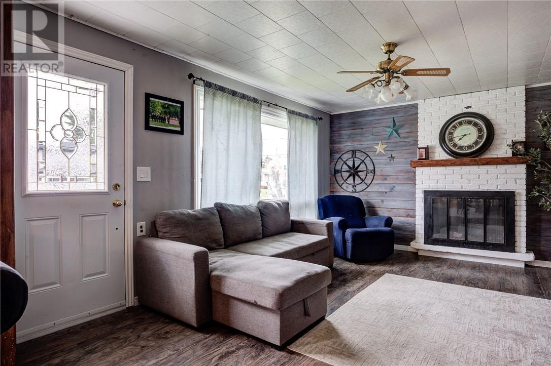 10 Rutland Avenue, Warren, Ontario  P0H 2N0 - Photo 2 - 2125371