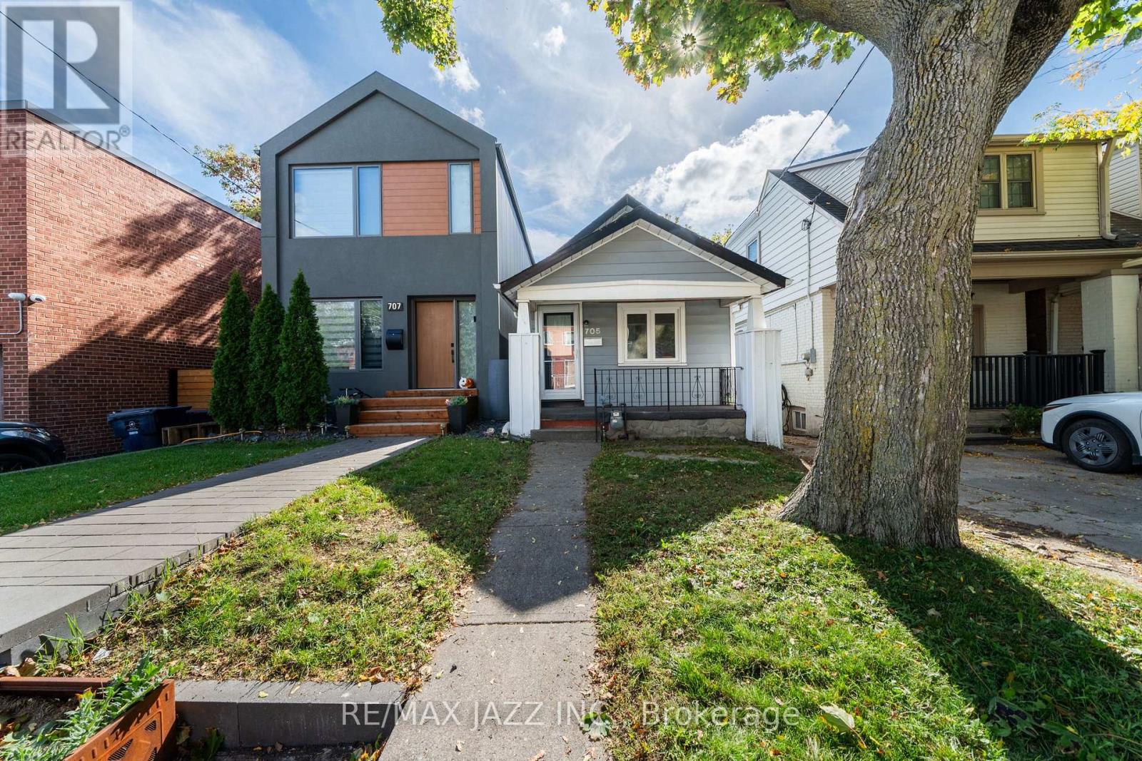 705 MORTIMER AVENUE, Toronto, Ontario