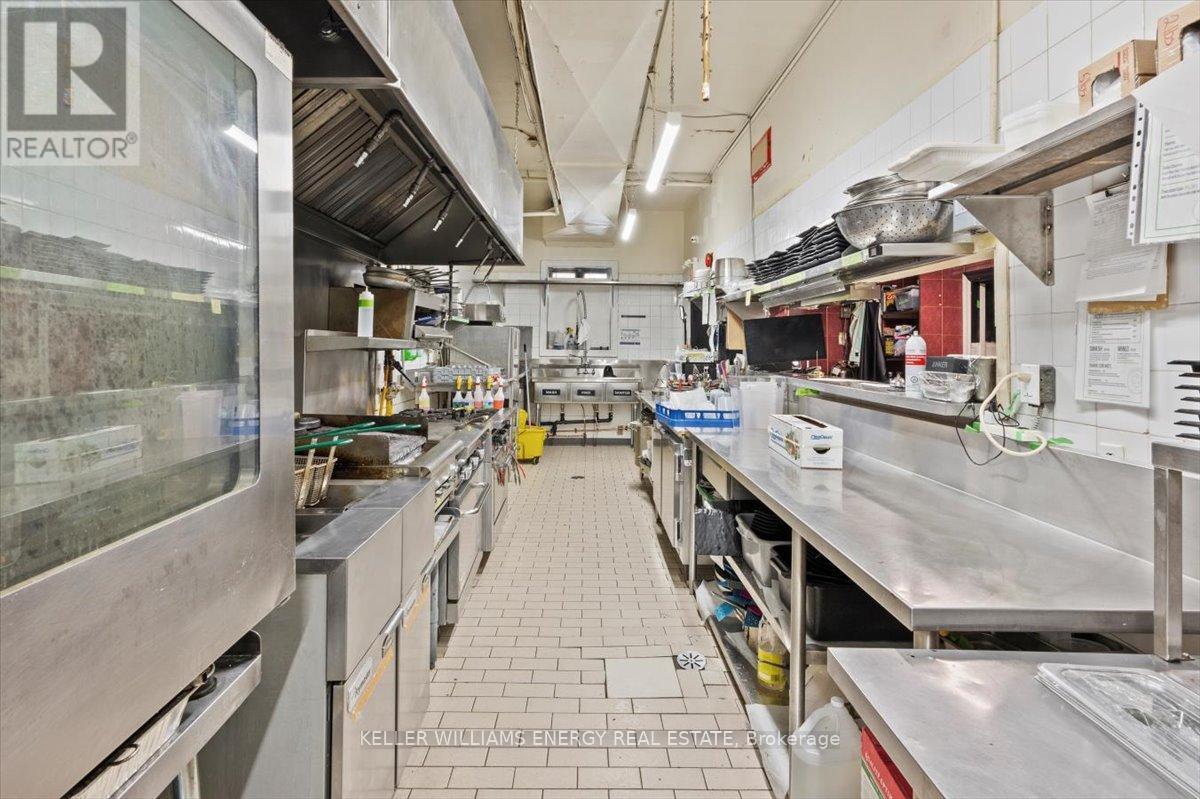 21 Celina Street, Oshawa (Central), Ontario  L1H 4M9 - Photo 12 - E12483279