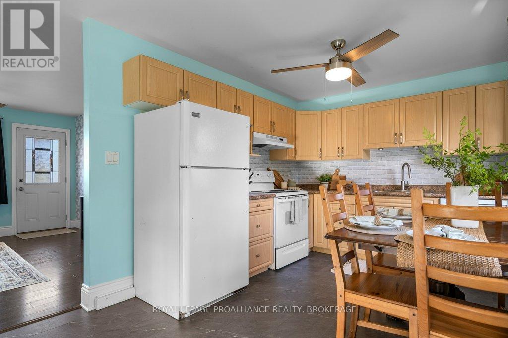 208 Westbury Avenue, Loyalist, Ontario  K0H 1G0 - Photo 10 - X12483270