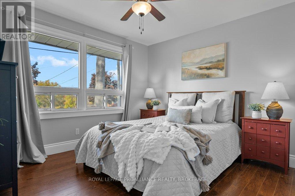 208 Westbury Avenue, Loyalist, Ontario  K0H 1G0 - Photo 15 - X12483270