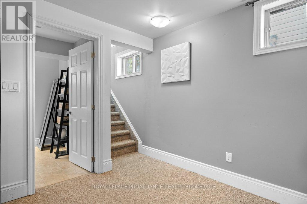208 Westbury Avenue, Loyalist, Ontario  K0H 1G0 - Photo 21 - X12483270