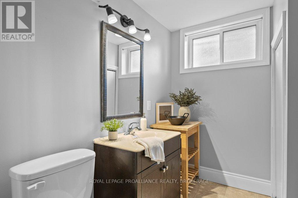 208 Westbury Avenue, Loyalist, Ontario  K0H 1G0 - Photo 22 - X12483270