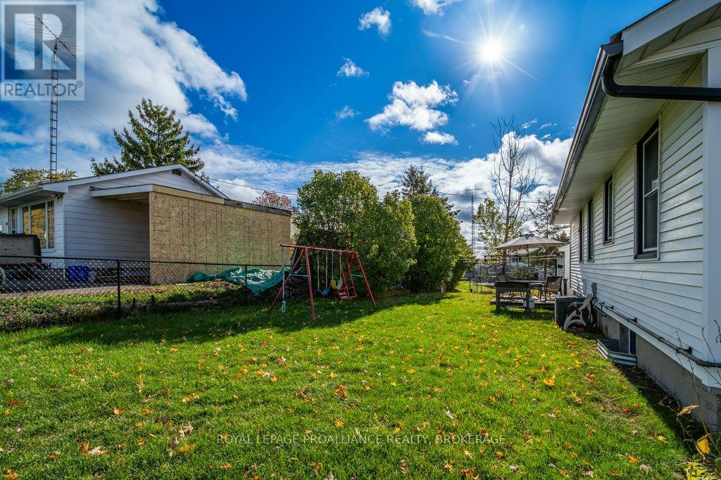 208 Westbury Avenue, Loyalist, Ontario  K0H 1G0 - Photo 33 - X12483270