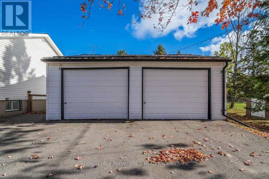 208 Westbury Avenue, Loyalist, Ontario  K0H 1G0 - Photo 38 - X12483270