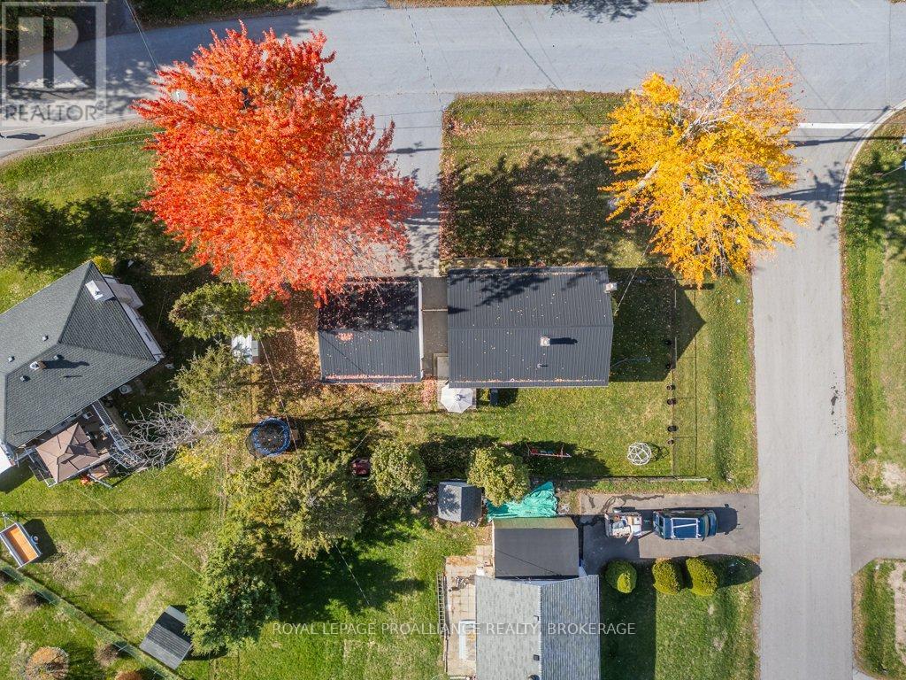 208 Westbury Avenue, Loyalist, Ontario  K0H 1G0 - Photo 43 - X12483270