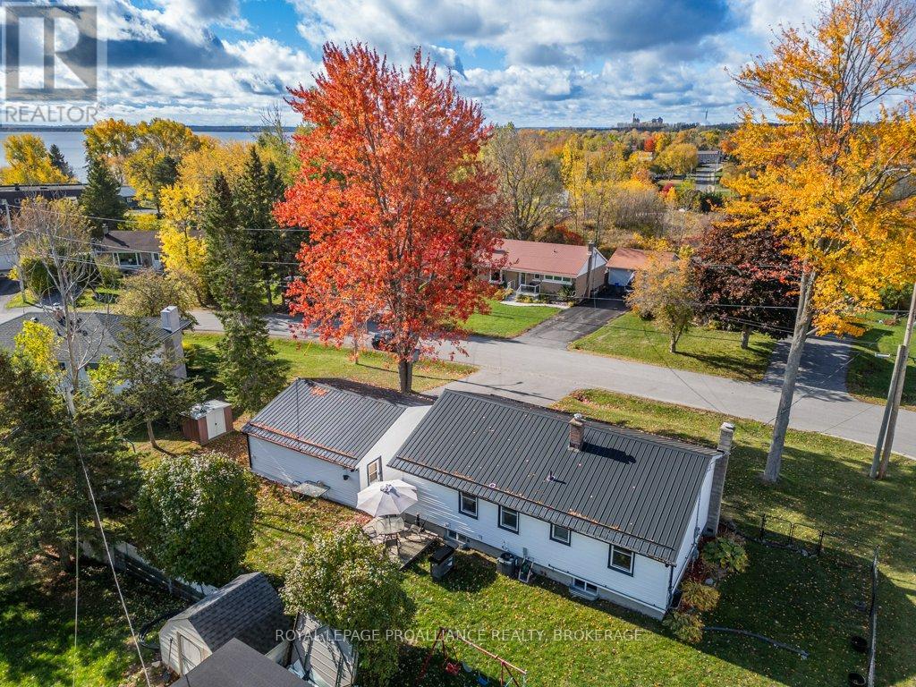 208 Westbury Avenue, Loyalist, Ontario  K0H 1G0 - Photo 44 - X12483270