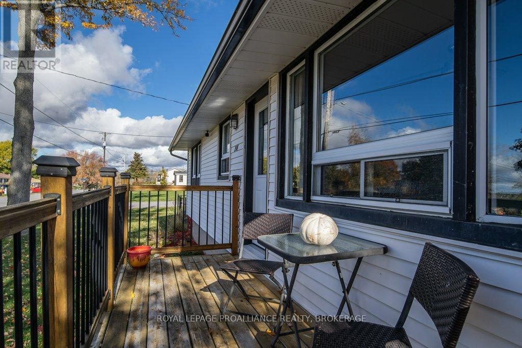 208 Westbury Avenue, Loyalist, Ontario  K0H 1G0 - Photo 5 - X12483270