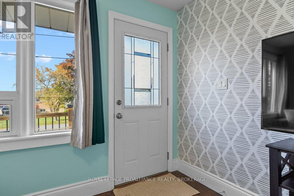 208 Westbury Avenue, Loyalist, Ontario  K0H 1G0 - Photo 6 - X12483270